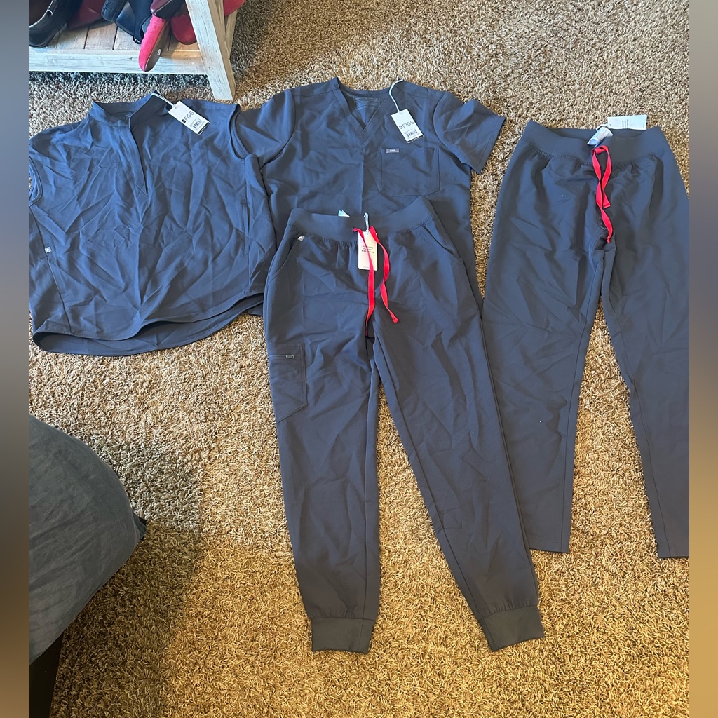 Figs Gray Scrub Set With Red Drawstrings